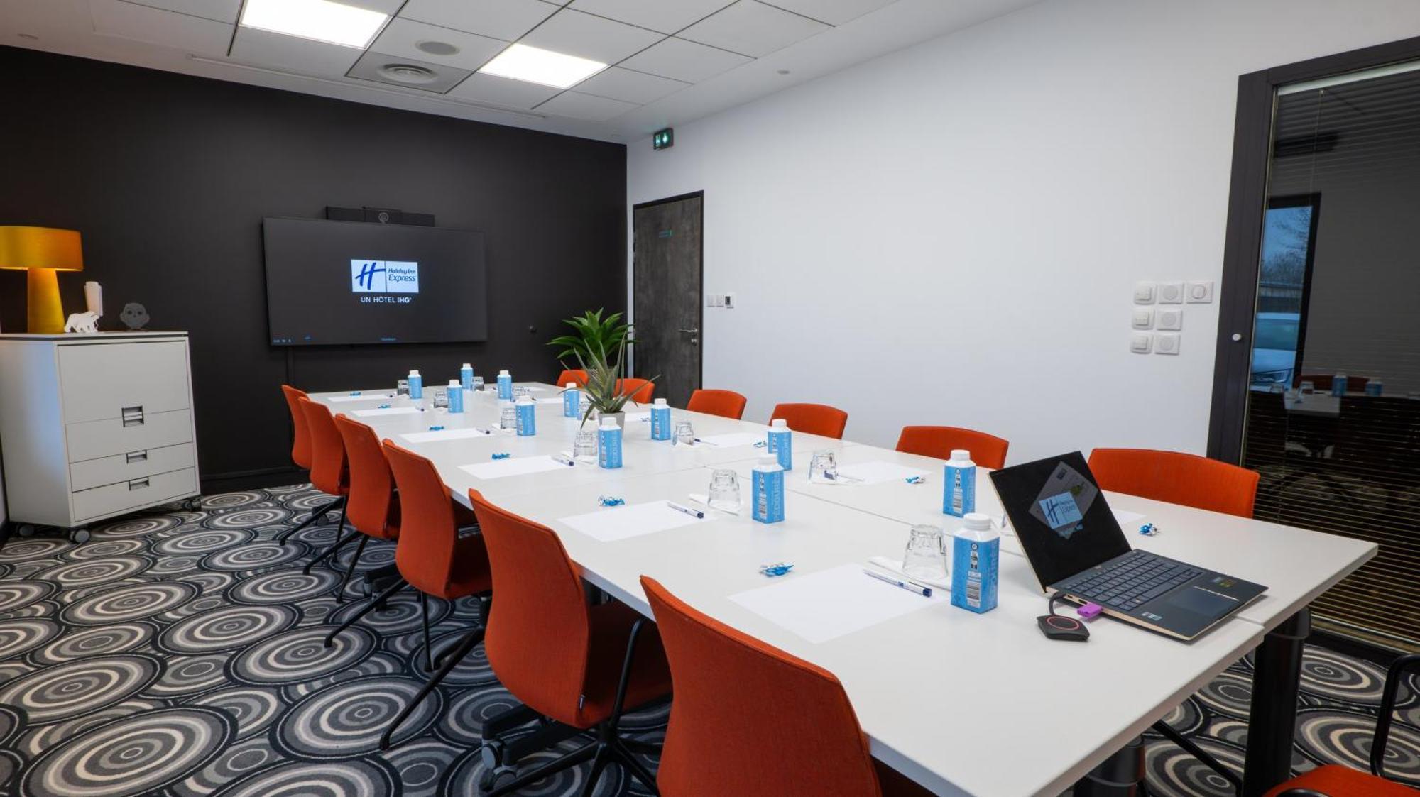 Saint-Apollinaire  Holiday Inn Express Dijon By Ihg מראה חיצוני תמונה